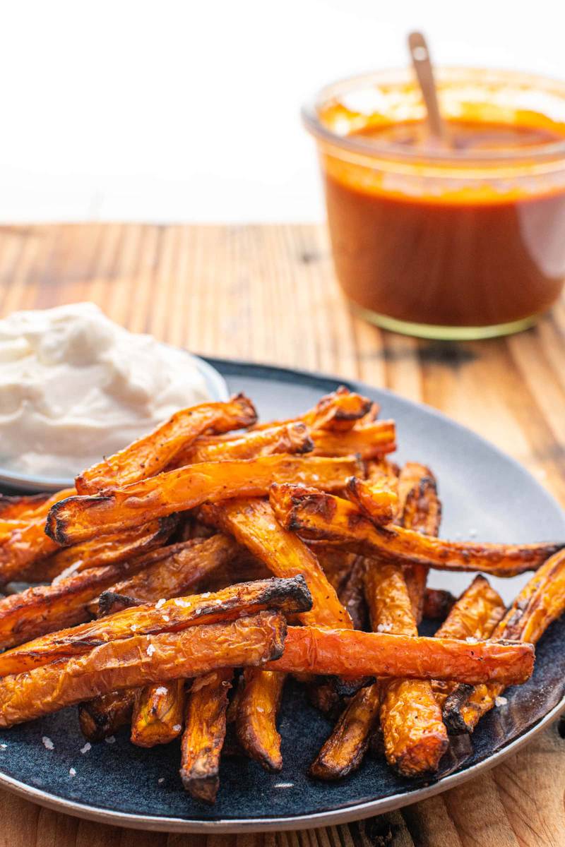 healthy home-made baked carrot fries