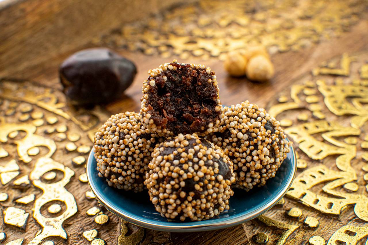 healthy vegan chocolate hazelnut balls